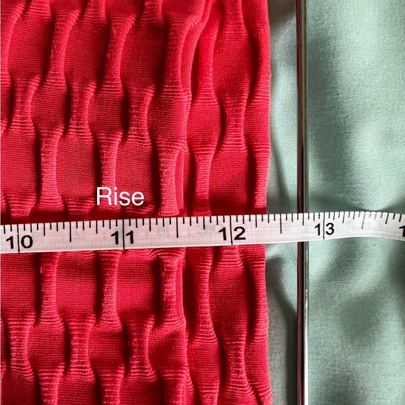 Rue 21 Women’s Pink Cinched Detail Scrunch Butt Leggings - Picture 8 of 9